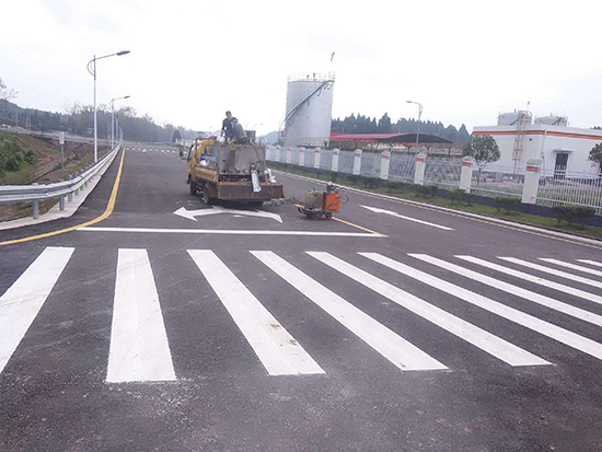 山東道路標(biāo)線施工圖片